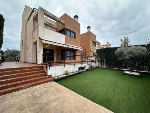 Terraced house in Almajada-Ravel