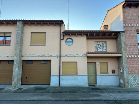 Terraced house in calle Campares