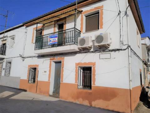 Terraced house in calle Valverde de La Vera