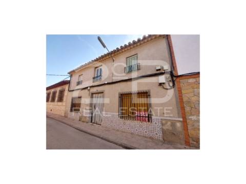 Casa a calle de Almaguer, 15