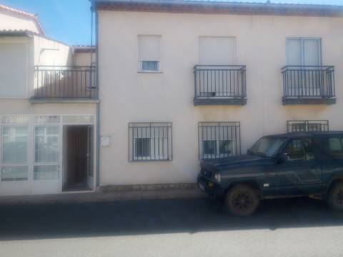 Casa adosada en Avenida de Miguel de Cervantes, 36