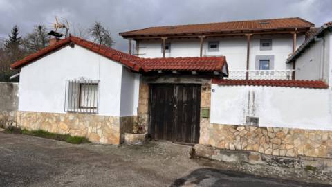 Paired house in calle La Herreria, nº 4