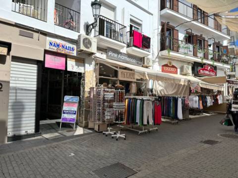 Foto: Instalación de las Bornas de Conexión del Supermercado Dealz Nerja  Malaga de Amurrio Lazarte #2781997 - Habitissimo