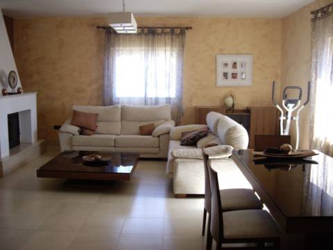 Single-family house in Miranda de Azán