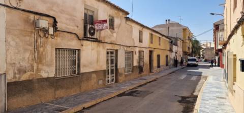 Casa adossada a Avenida de Lorca