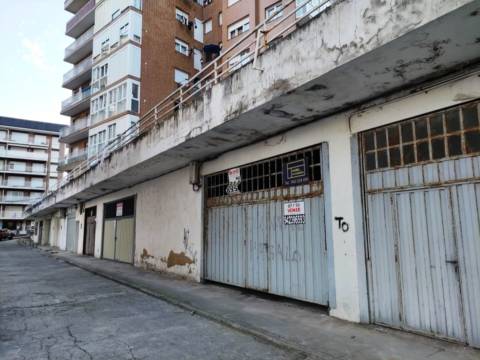 Local comercial en Paseo de Menéndez Pelayo, 39