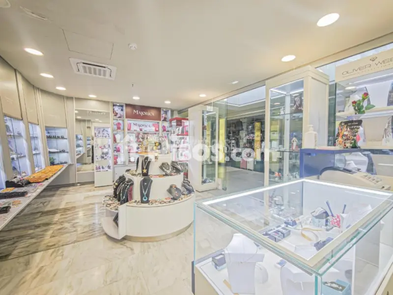 Local comercial en Avenida Juan Carlos I
