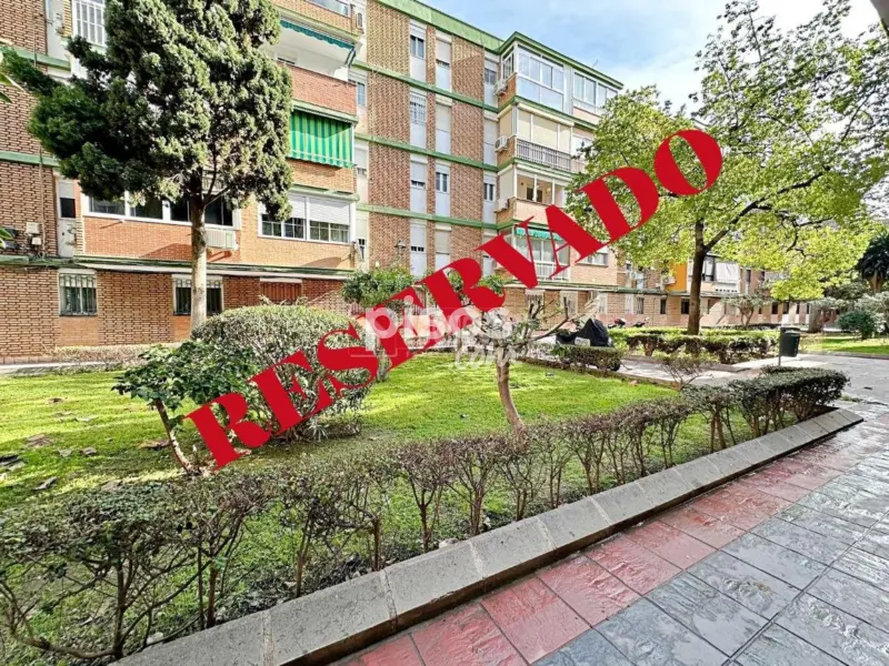 Piso en Puerta Blanca-Almudena-Mainake