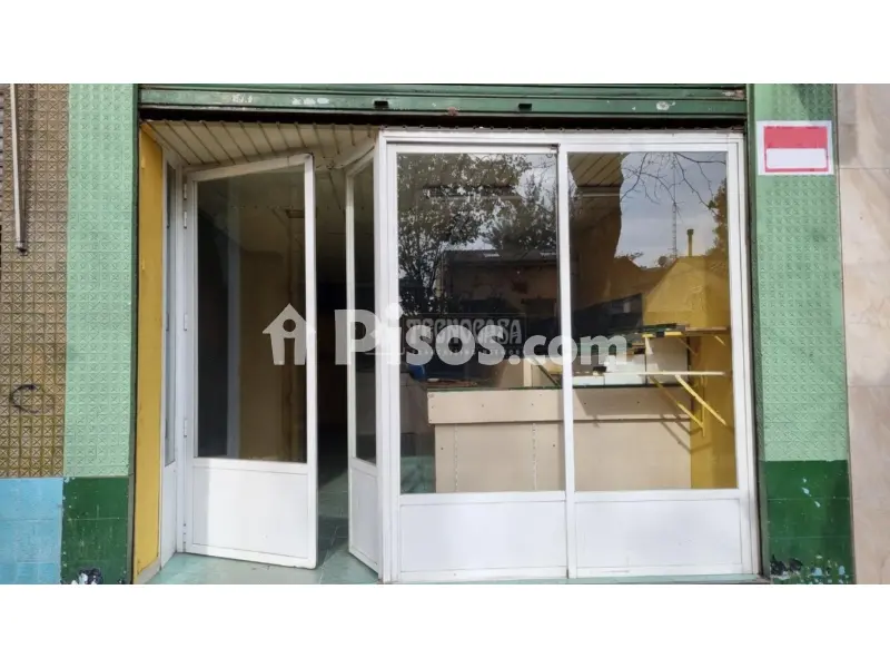 Local comercial en calle de José Oto — foto 1