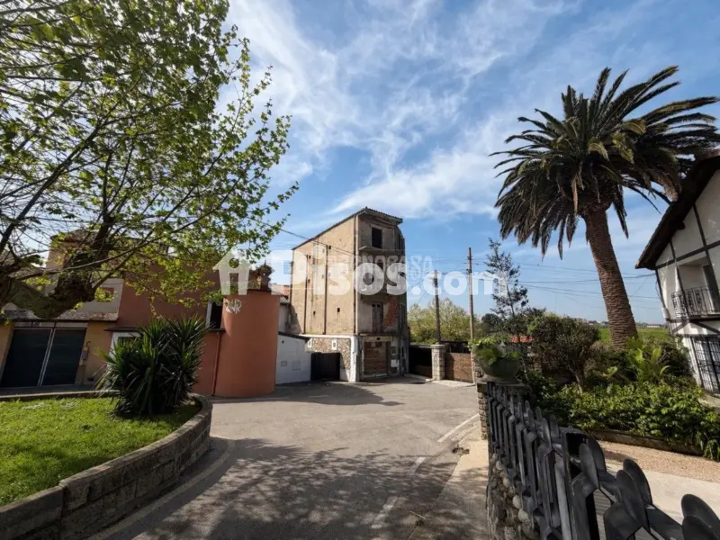 Edificio en Monte
