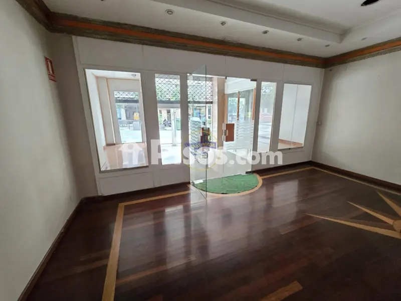 Local comercial en Avenida das Camelias