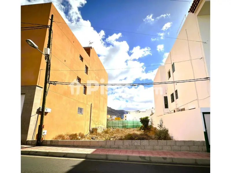 Terreno en calle Llano Mora