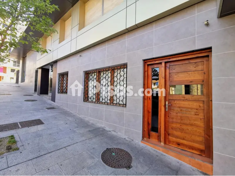 Local comercial en calle del Pintor Colmeiro, 12