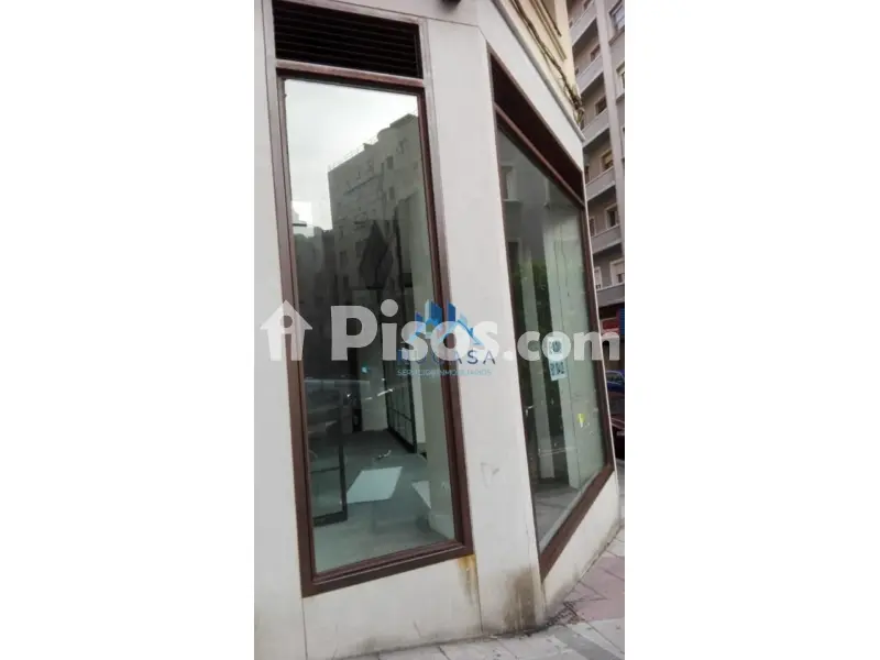 Local comercial en calle de Santa Clara