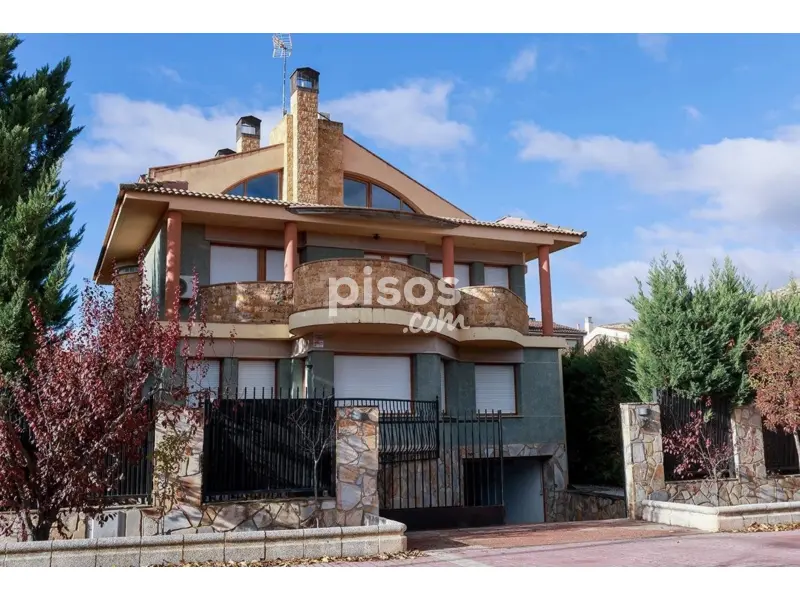 Chalet en Avenida Río Jalón