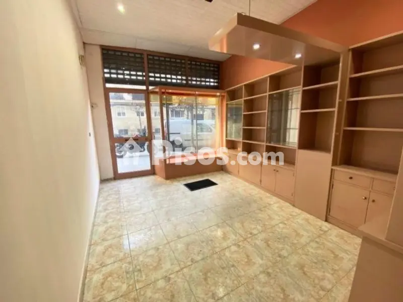 Local comercial en calle del Conde de Torrecedeira