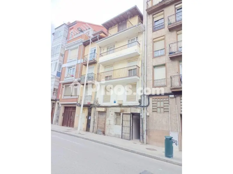 Edificio en calle Alta