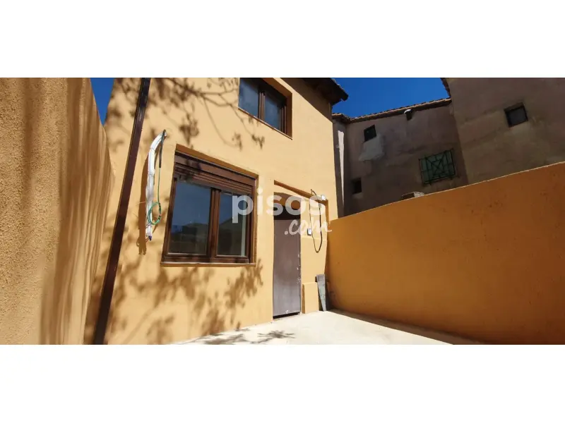 Casa adosada en calle de la Cava