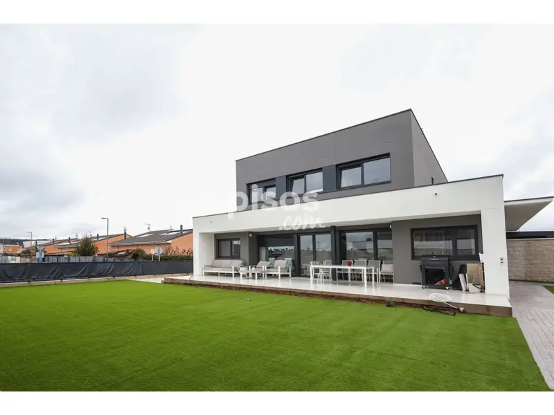 Casa pareada en calle calle Camilo Jose Cela, nº 4