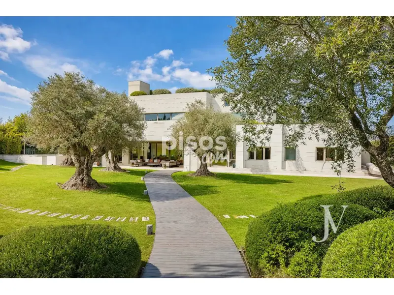 Chalet en Paseo de los Lagos, 1