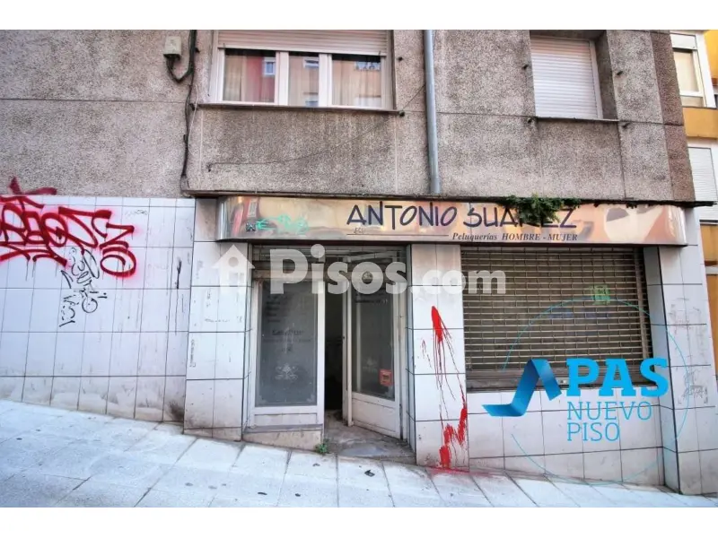 Local comercial en calle de Santos Mártires