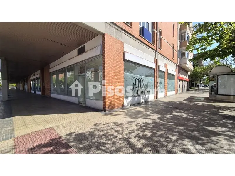 Local comercial en calle de Ororbia, 2
