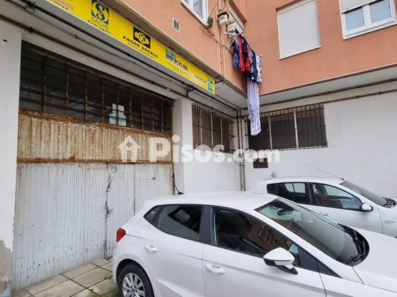 Local comercial en calle de la Madre Soledad