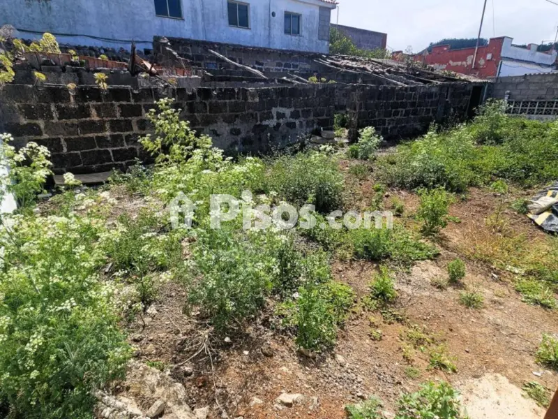 Terreno en calle de Miguel Henríquez