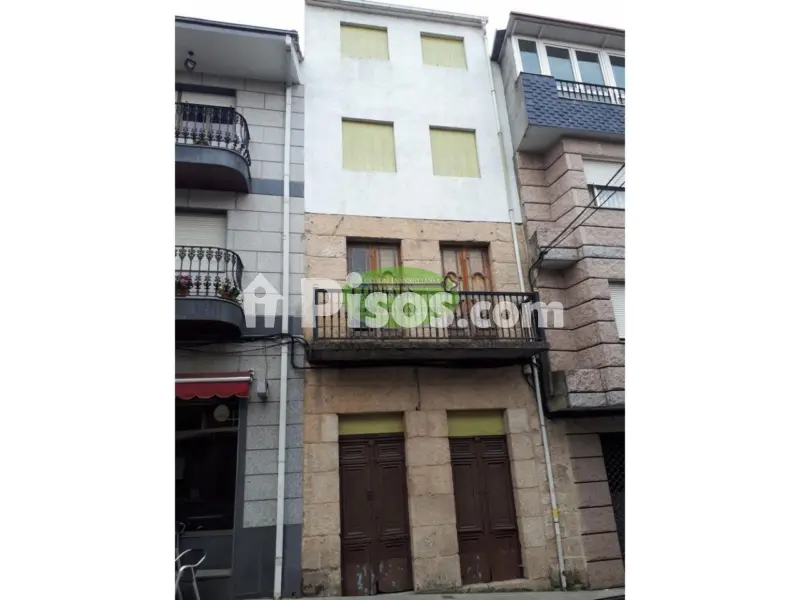Edificio en Maside