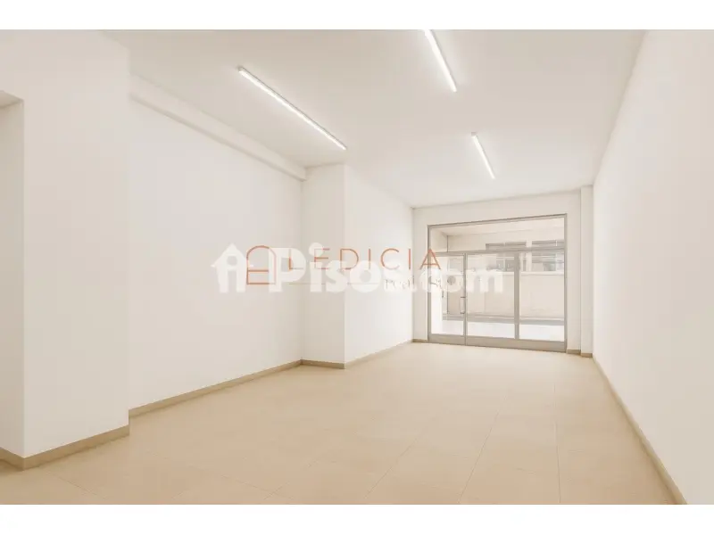Local comercial en calle de Oporto, 24
