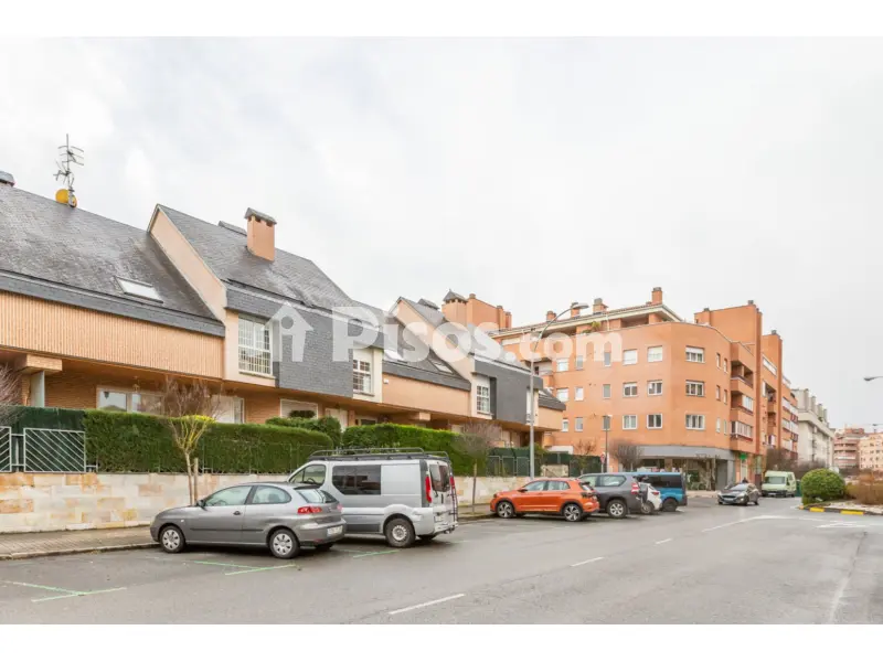 Casa en calle de Lur Gorri, 27