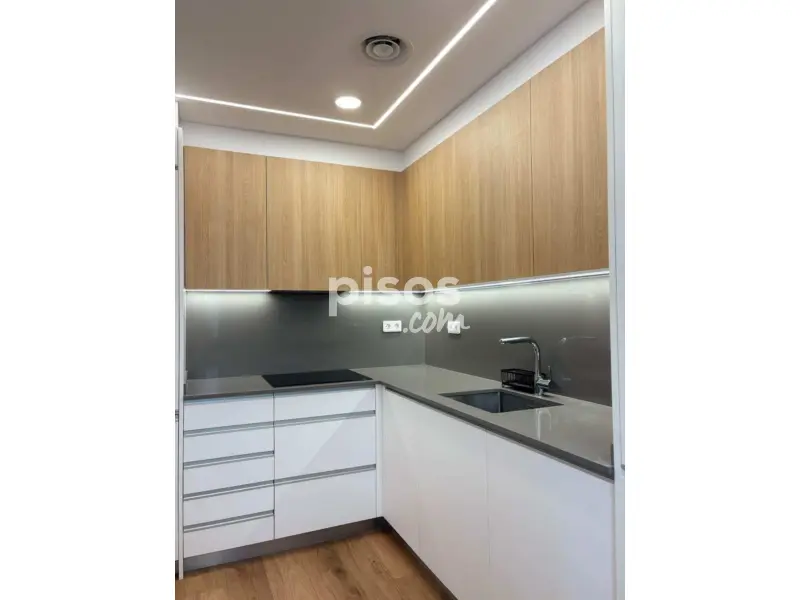 Piso 4 hab en Vilapicina La Torre Llobeta — 1140 €/mes