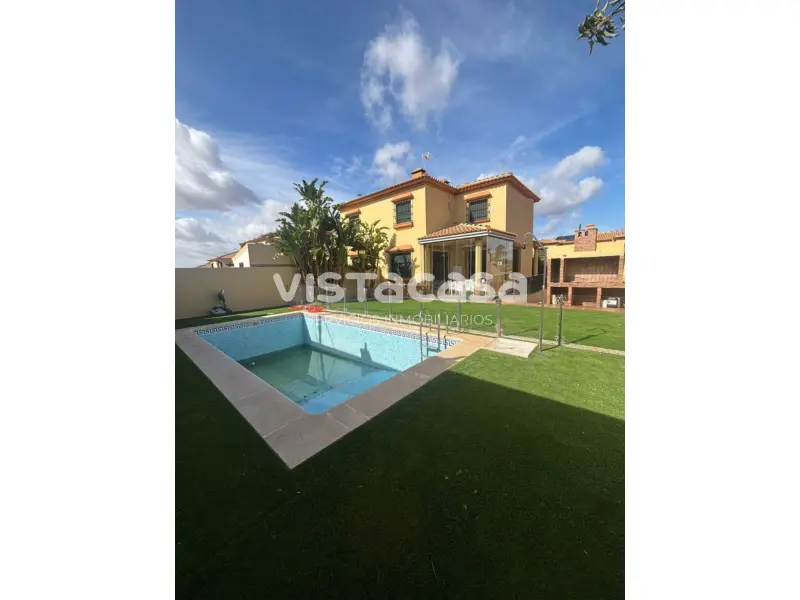 Chalet pareado en La Azucena