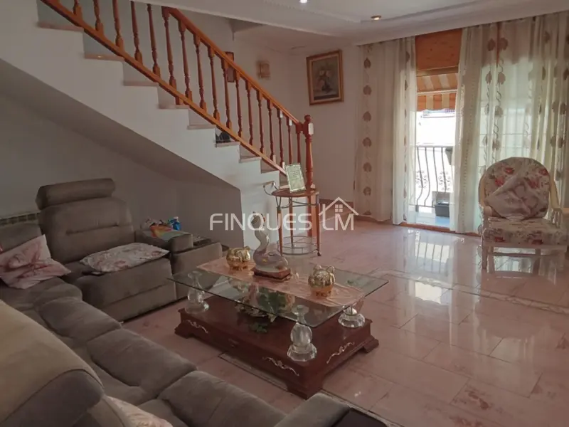 Casa adosada en Carrer Camí Ral