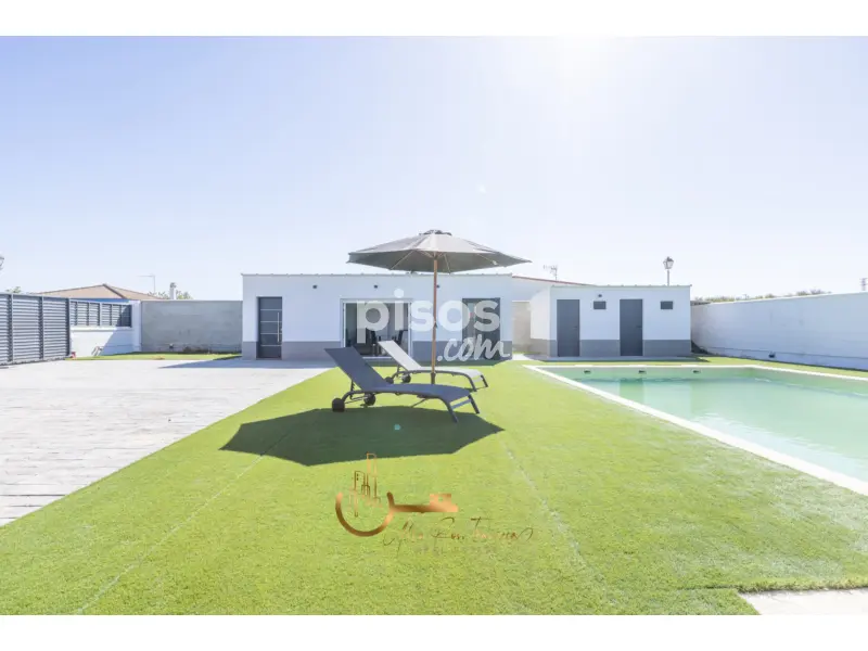 Chalet rústico en Urbanización Santa Isabel