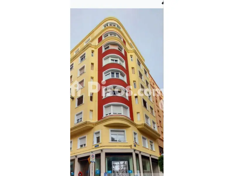 Local comercial en calle de Santa Clara
