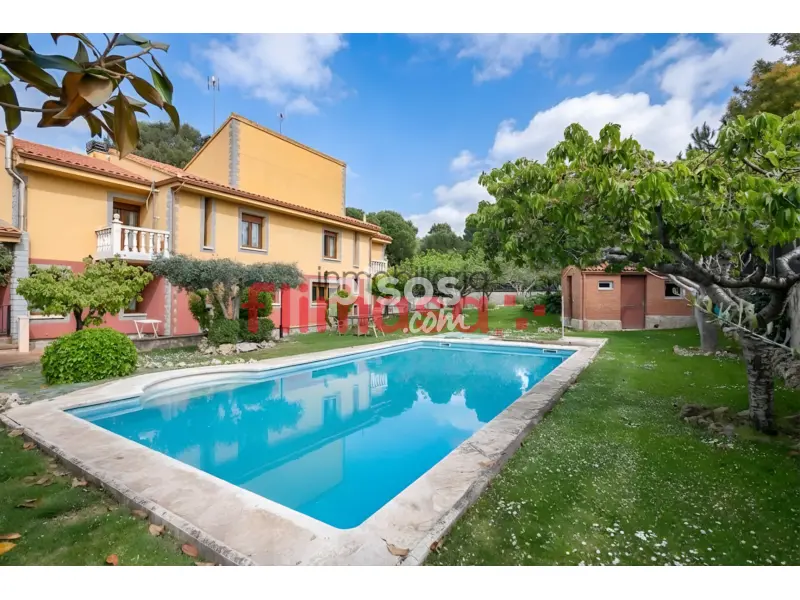 Chalet unifamiliar en calle del Tambre