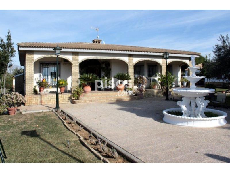 Chalet en venta en Carmona en Carmona por 280.000 Chalet en venta en Carmona en Carmona por 280.000