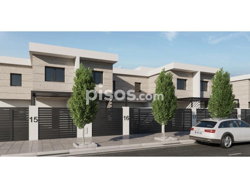 Casa adosada en venta en Calle Somalia en Yuncos por 158.500