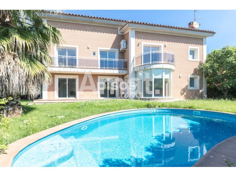 Chalet en alquiler en Carrer de León en Mira-sol por 2.800 ...