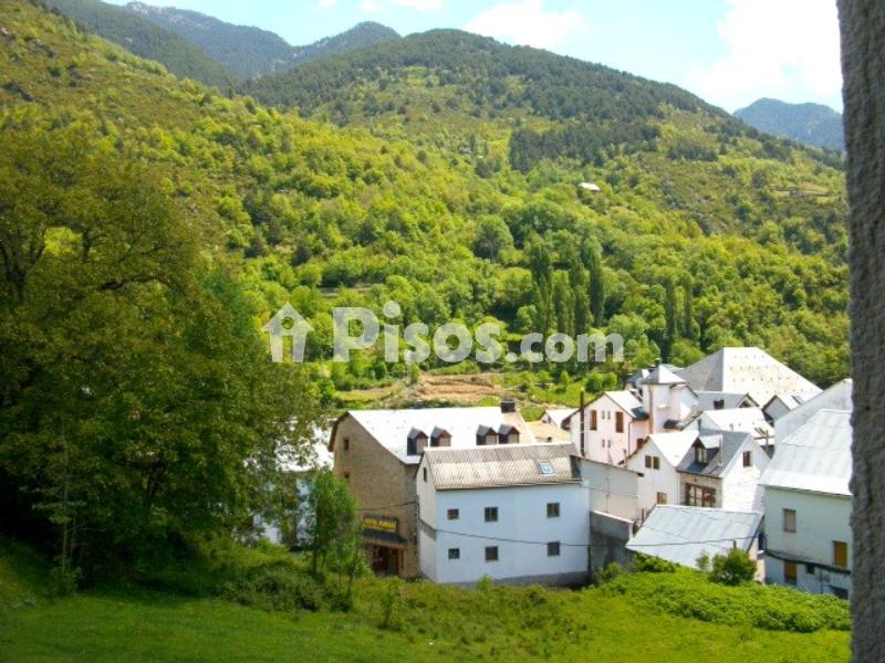 Casa unifamiliar en venta en Avenida Mayor en Bielsa por ...