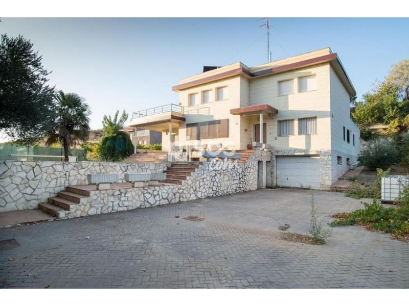 Casa en venta en Calle de Valdehondilo en Cabanillas del