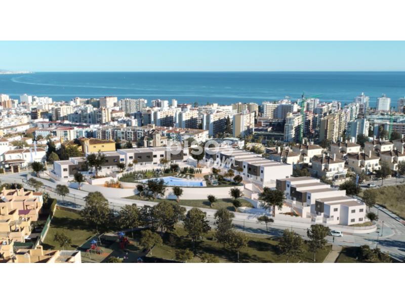 Casa adosada en venta en Urbanización Naos 21 en Torre del Mar por 248.000